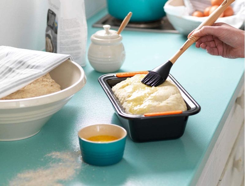 6069_forma-para-pao-30-cm-antiaderente-preto-le-creuset-93336_z1_637472632026280040