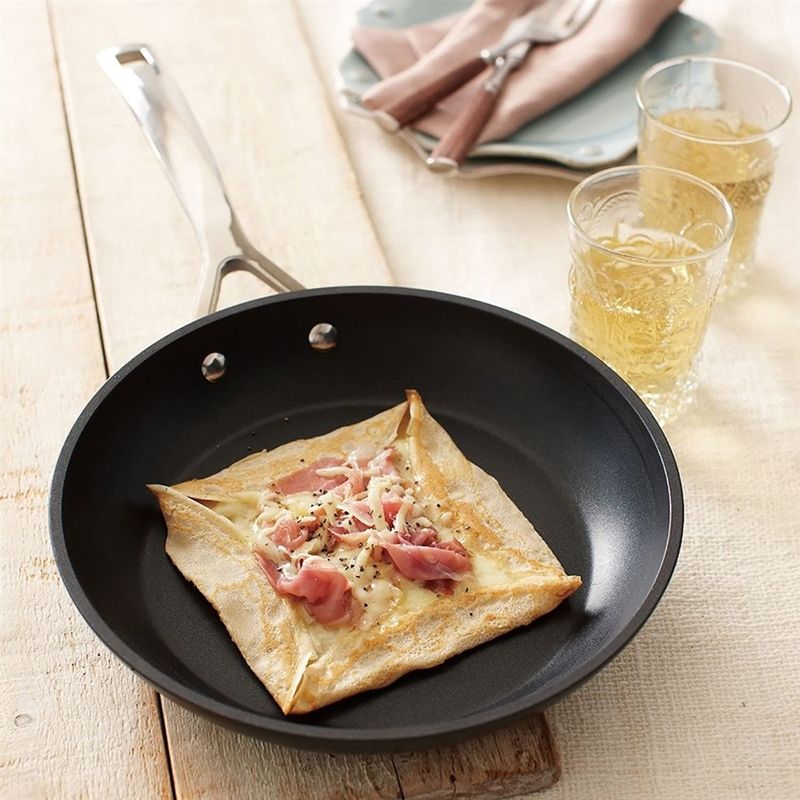 5048_frigideira-rasa-30-cm-non-stick-pro-le-creuset-92844_z4_637377774749267693