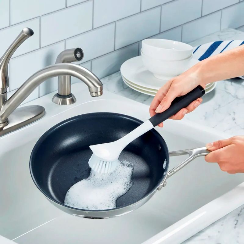 kit_2_escovas_limpeza_louca_garrafa_multiuso_kitchenaid_8002_2_6c8aa434760926c219ec945fc005b184