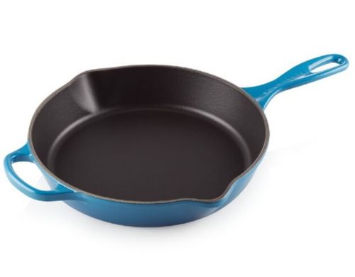 KIT LE CREUSET SKILLET REDONDA FUNDA 26CM E CHALEIRA KONE 1,6L AZUL MARSEILLE