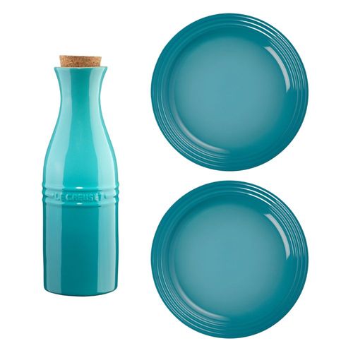 KIT LE CREUSET 2 PRATOS RASOS 22CM E GARRAFA DE AGUA COM ROLHA