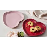 16885_prato-raso-coracao-23-cm-vermelho-le-creuset-97800_z5_638496422021929827