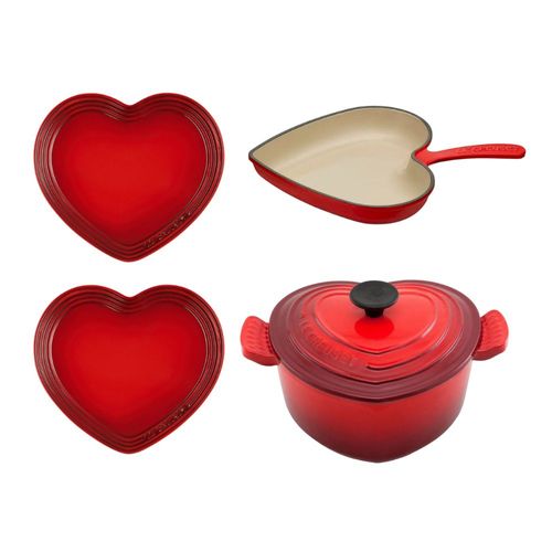 KIT LE CREUSET PANELA CORAÇÃO 20CM SKILLET CORAÇÃO 26CM 2 PRATOS CORAÇÃO 23CM VERMELHO
