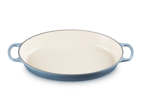 KIT LE CREUSET ASSADEIRA OVAL 36CM E 4 PRATOS FUNDOS 22CM EM CERÂMICA AZUL CHAMBRAY