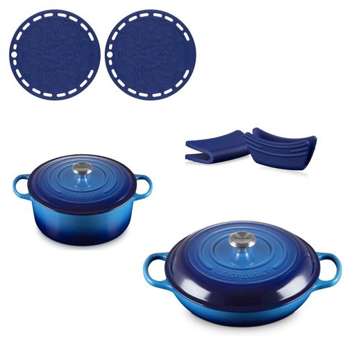 KIT LE CREUSET CAÇAROLA 26CM PANELA 20CM 2 SUPORTES FRENCH E 2 PEGADORES DE ALÇAS EM SILICONE AZURE BLUE