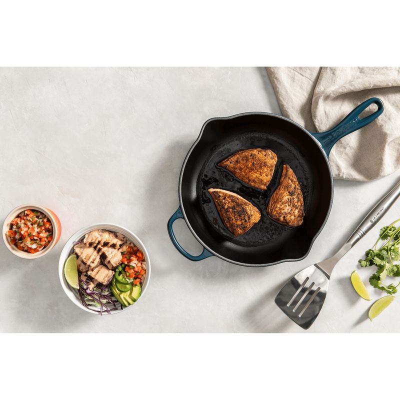 14261_skillet-redonda-signature-26-cm-agave-le-creuset-96278_z6_637998860233493528