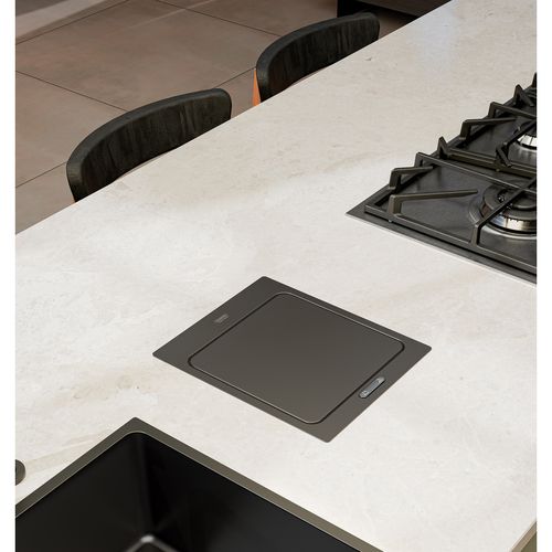 LIXEIRA TRAMONTINA DE EMBUTIR COM SENSOR DESIGN COLLECTION EM AÇO INOX COM BALDE BLACK MATTE 5L 94518/306