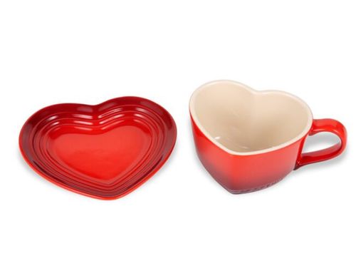 CANECA LE CREUSET FORMATO CORAÇÃO COM PIRES EM CERÂMICA