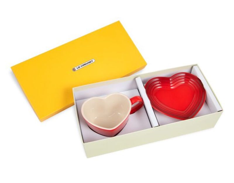 caneca_com_pires_coracao_vermelha_lecreuset_2_