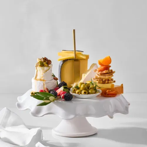 SUPORTE PARA BOLO LE CREUSET RUFFLE 28CM EM CERÂMICA SHELL PINK 81607287770099