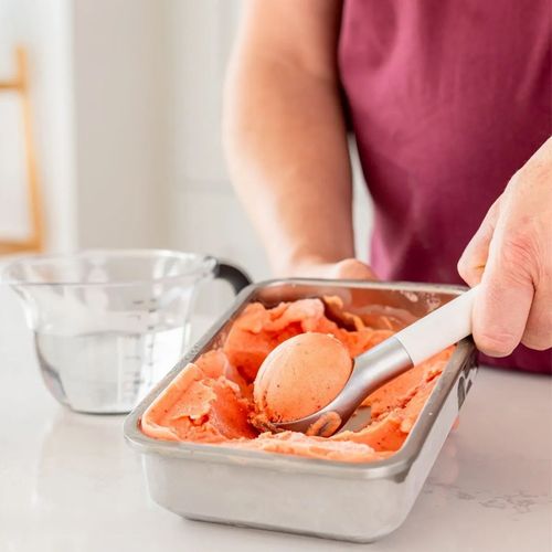 COLHER DE SORVETE KITCHENAID FORMA DE CONCHA EM ZINCO BRANCO KHA117OHPNG