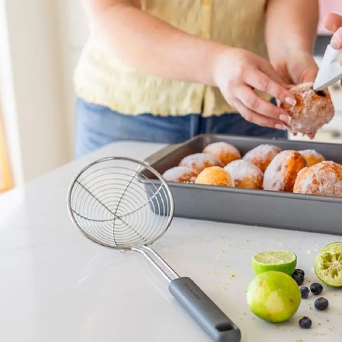 ESCUMADEIRA KITCHENAID PARA FRITURA 38CM EM AÇO INOX CINZA KHA010OHCHGG