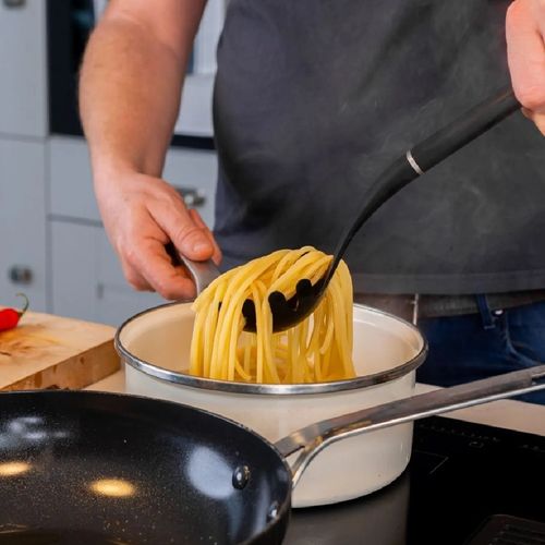 PEGADOR DE MASSAS KITCHENAID MULTIUSO EM NYLON ABS PRETO KHH005OHOBEG