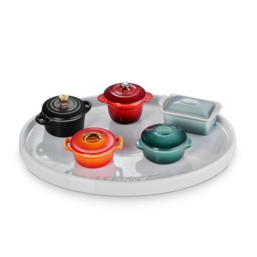 CONJUNTO 5 MINIATURAS LE CREUSET COLLECTION COM BANDEJA EM CERÂMICA COLORIDO 89700008089030