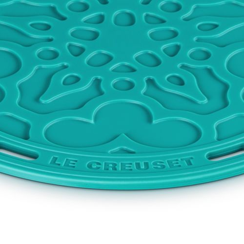 SUPORTE PARA PANELA LE CREUSET FRENCH 20CM EM SILICONE BLEU RIVIERA 42401200990000