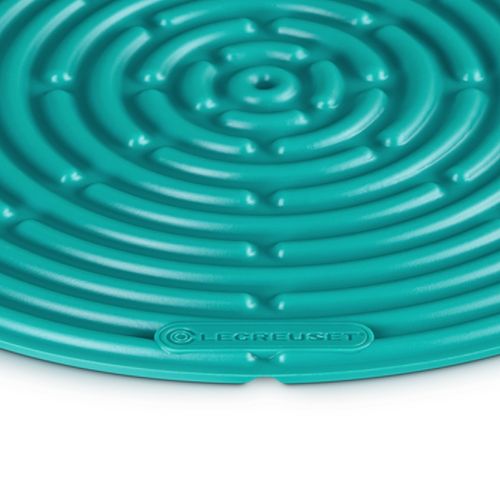 SUPORTE PARA PANELA LE CREUSET CLASSIC 20CM EM SILICONE BLEU RIVIERA 42404200990000